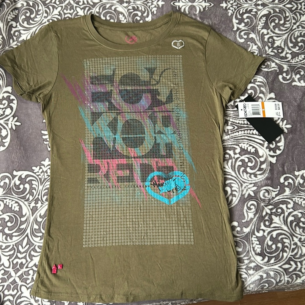 T shirt small